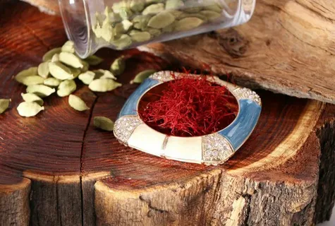 زعفران تربت جام اصل با رشته‌ های سالم و درشت